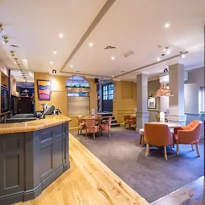 Premier West 3*, Cardiff United Kingdom